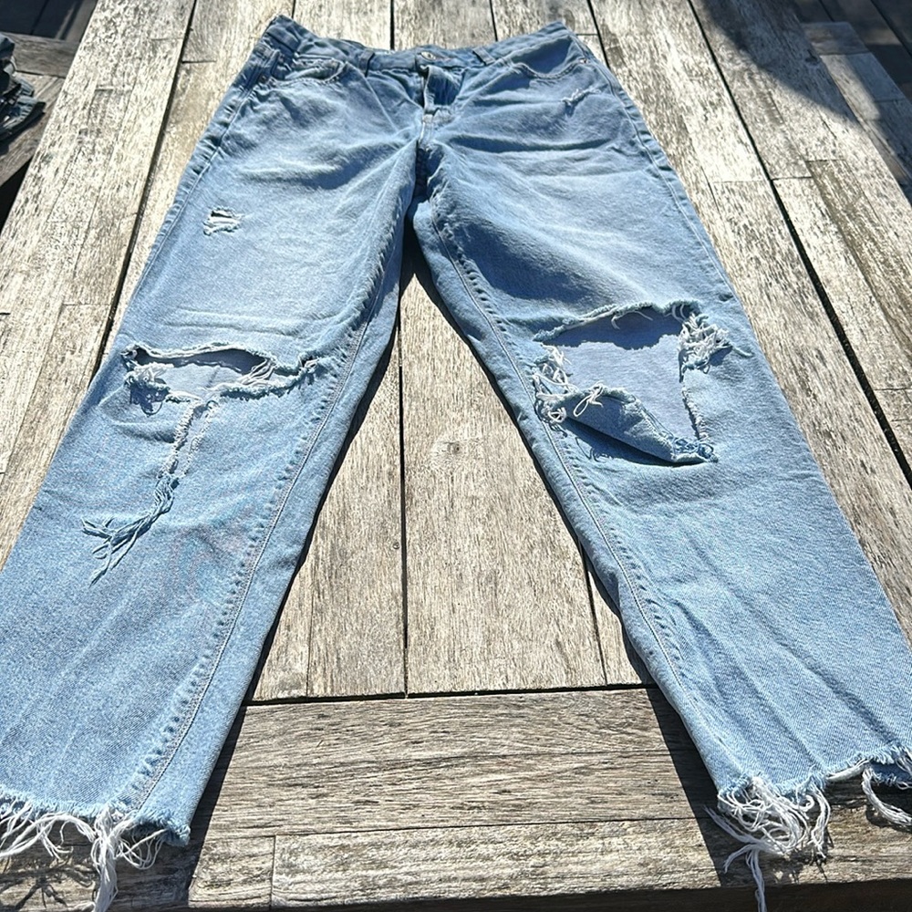 American Eagle ripped blue jeans